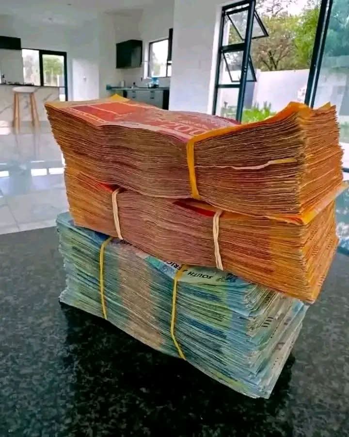 1000323832